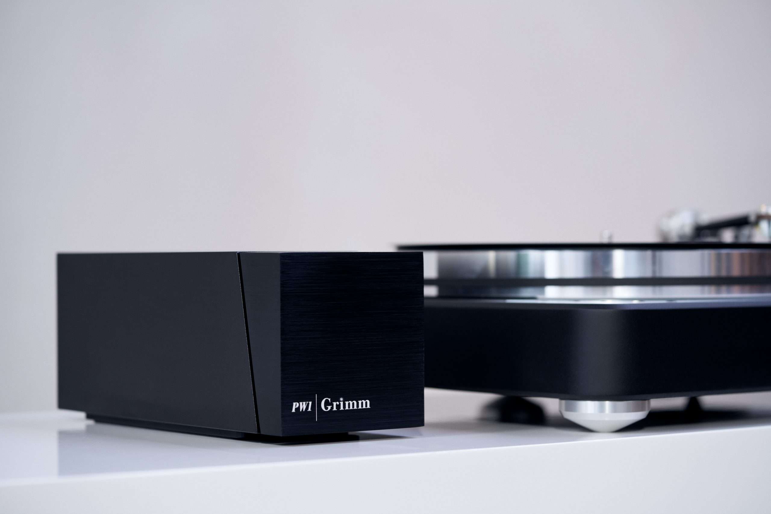 Grimm-PW1-and-Dr.-Feickert-Volare-25-Brendon-Heinst Grimm Audio PW1 Phono Wizard