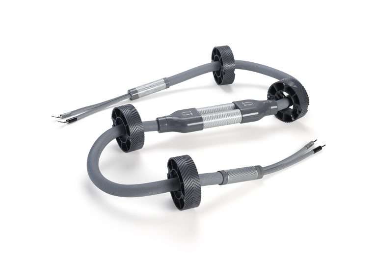 Shunyata Omega-X speaker cable - body view